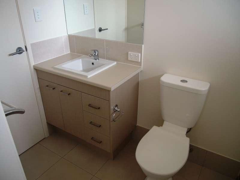 2/4 Roland Court, Kallangur QLD 4503