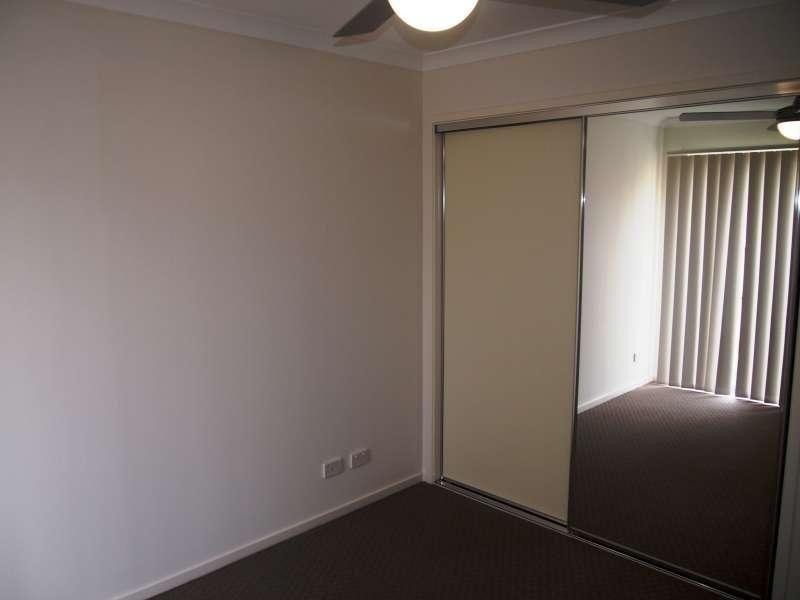 2/4 Roland Court, Kallangur QLD 4503