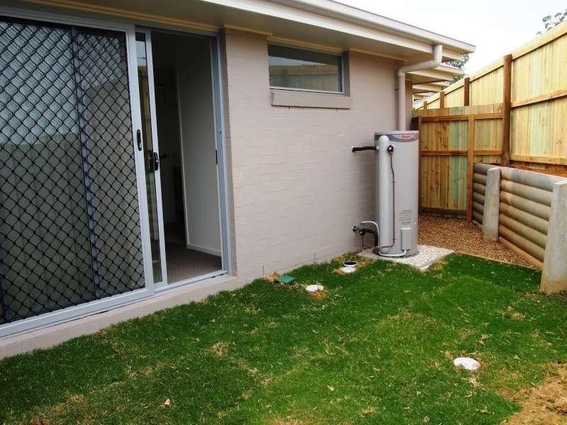 2/4 Roland Court, Kallangur QLD 4503