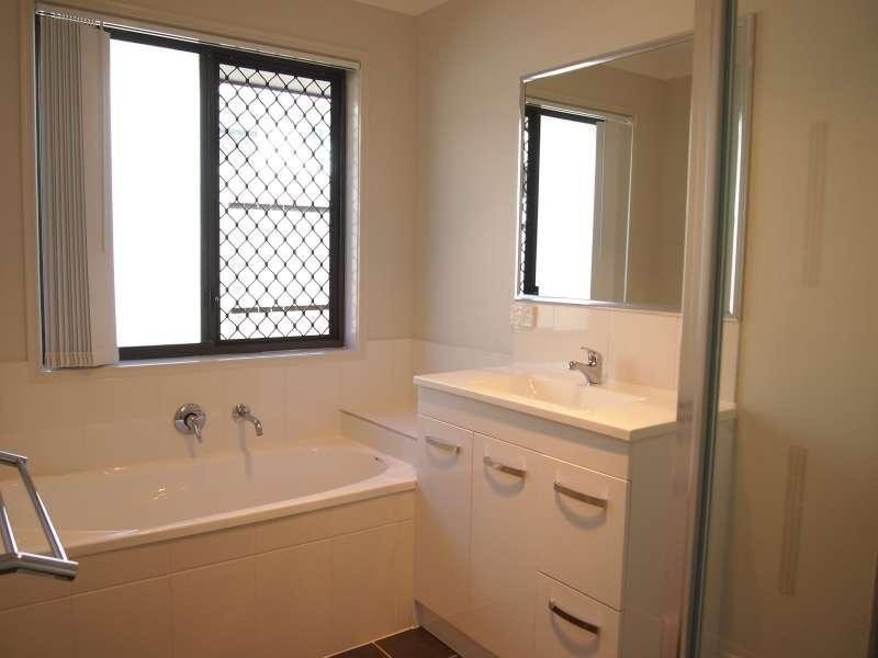 1/16 Lanita Close, Morayfield QLD 4506