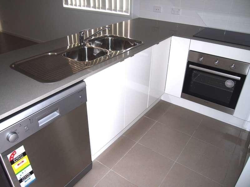 2/17 McCallum Street, Caboolture QLD 4510