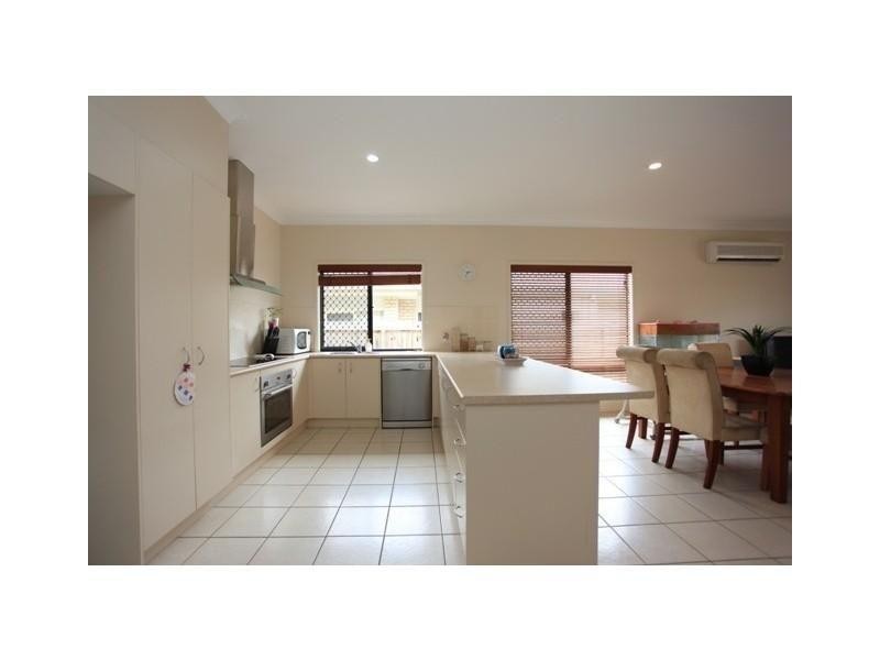 5 Silkpod Court, North Lakes QLD 4509