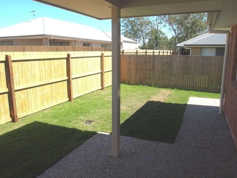 2/6 Thorpe Stret, Burpengary QLD 4505