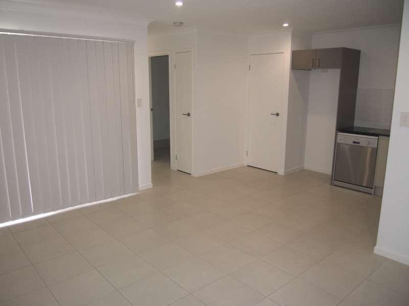 2/60 Parkway Crescent, Caboolture QLD 4510