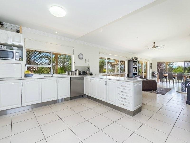 1 Ashleigh Court, Eatons Hill QLD 4037