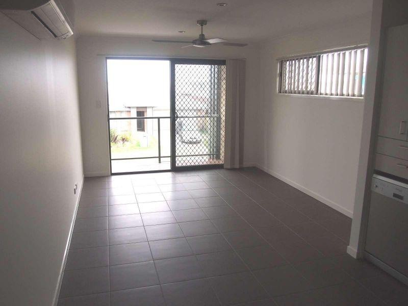 2/67 Braxlaw Crescent, Dakabin QLD 4503