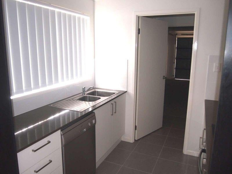 1/3 Macaw Place, Dakabin QLD 4503