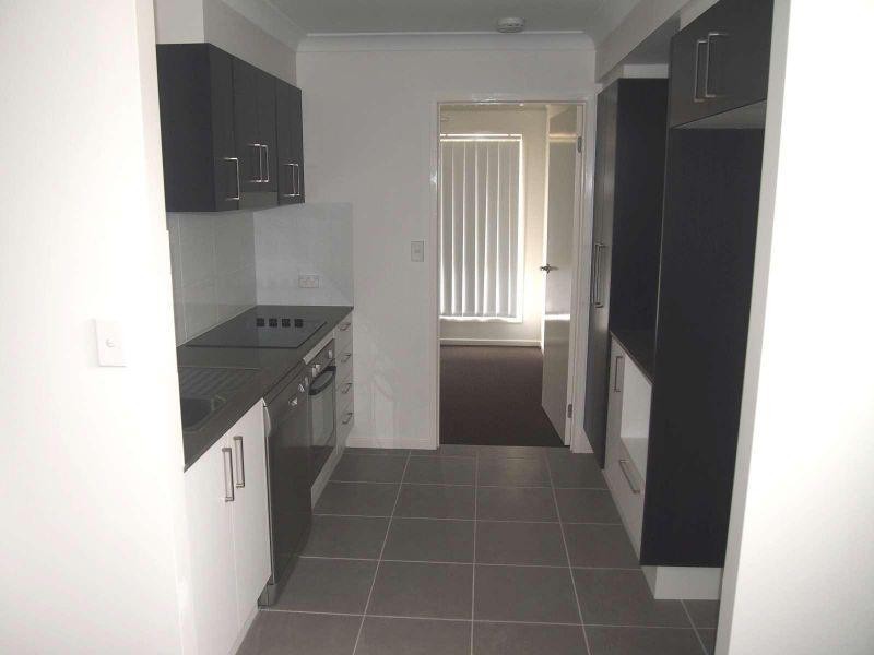 2/3 Macaw Place, Dakabin QLD 4503