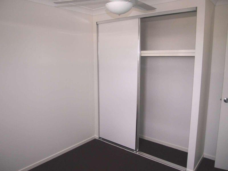 2/3 Macaw Place, Dakabin QLD 4503