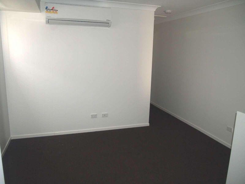 2/3 Macaw Place, Dakabin QLD 4503