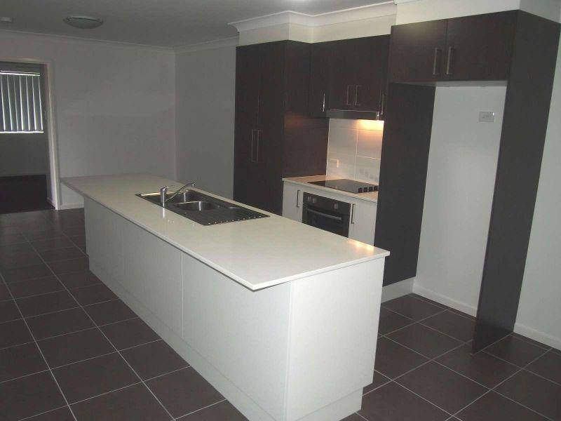 2/30 Adam Street, Beachmere QLD 4510