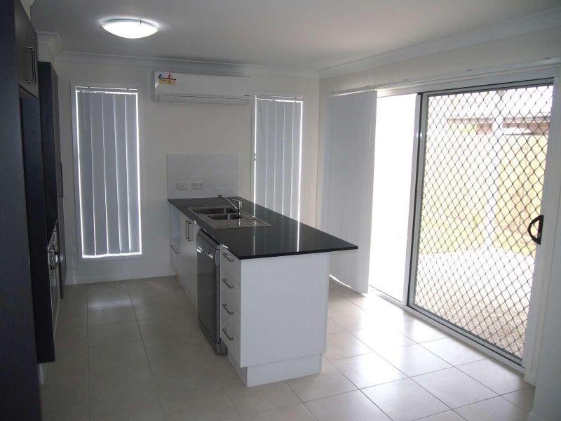 1/8 Bow Street, Bray Park QLD 4500