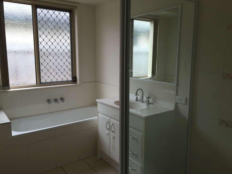 24 Hubner Drive, Rothwell QLD 4022