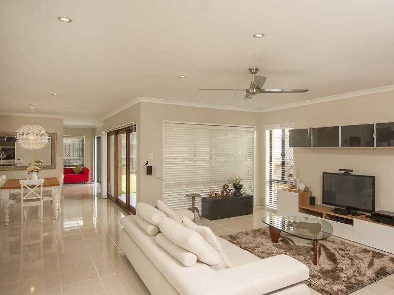 26 Wallis Circuit, North Lakes QLD 4509