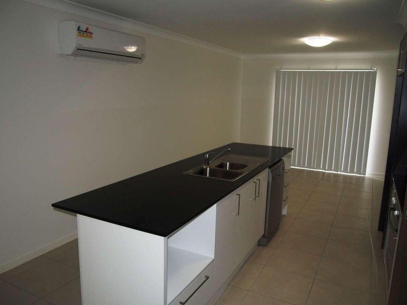 1/10 Lagoon Road, Burpengary QLD 4505