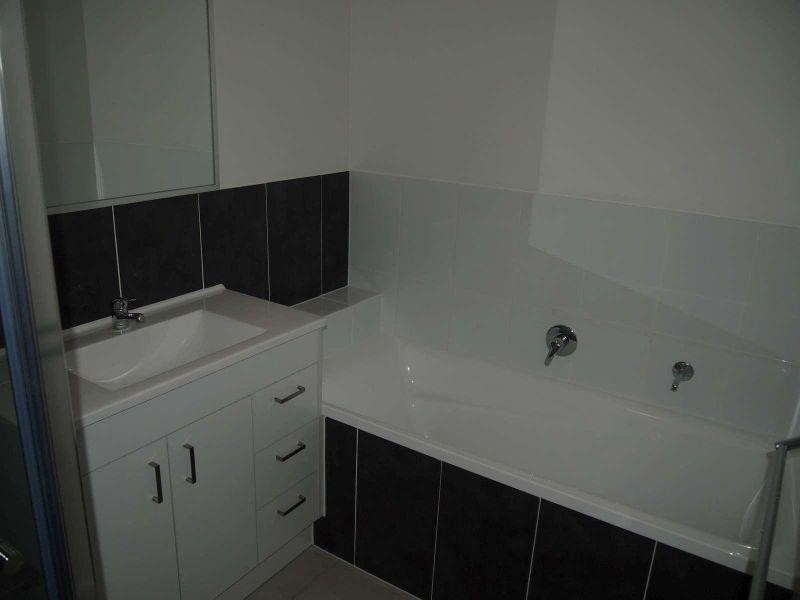 1/10 Lagoon Road, Burpengary QLD 4505