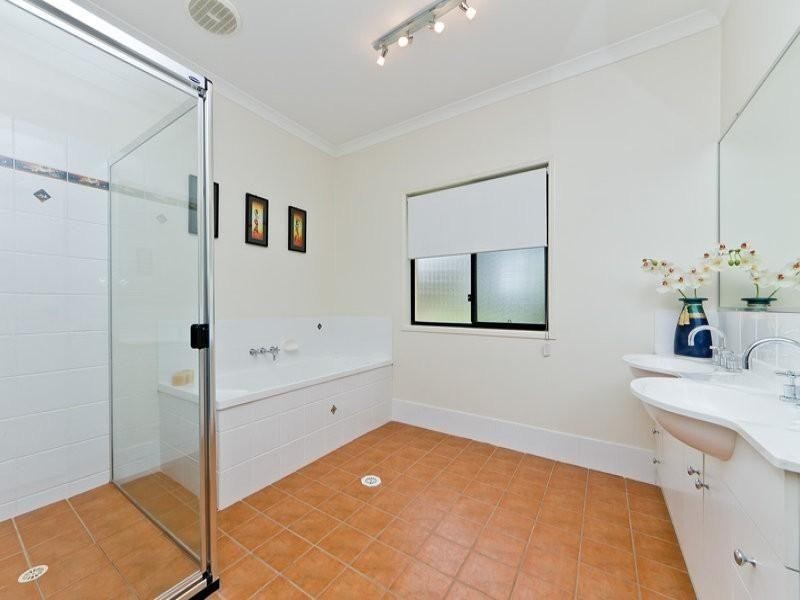 6 Lochside Drive, North Lakes QLD 4509