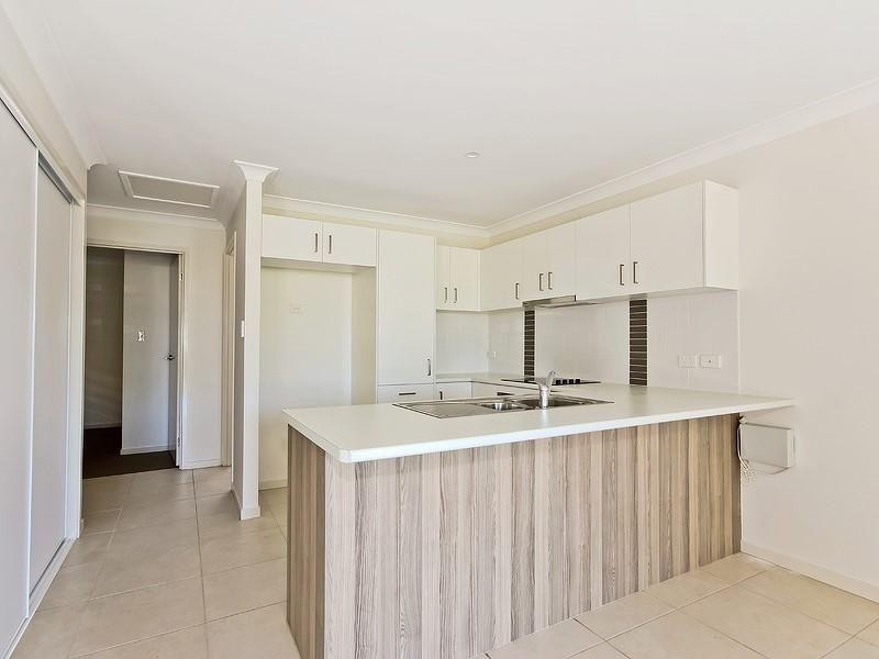 2/14 Wyllie Street, Petrie QLD 4502