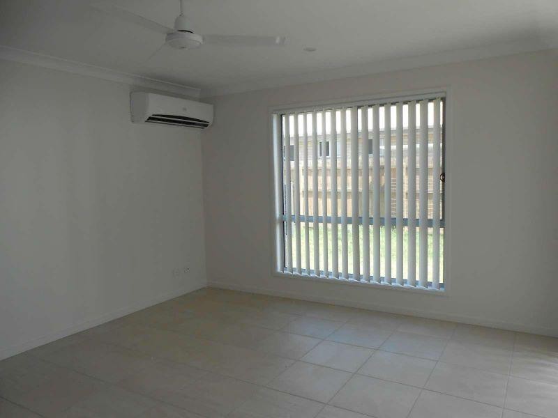 2/1 Justin Street, Pimpama QLD 4209