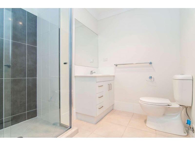 2/127 Glass House Circuit, Kallangur QLD 4503