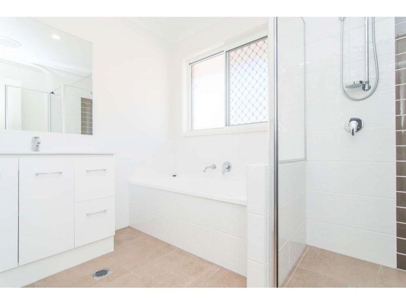 2/9 Baxter Crescent, Caboolture QLD 4510