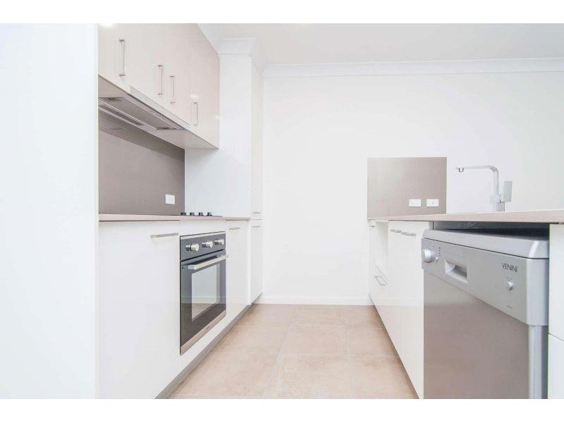 2/9 Baxter Crescent, Caboolture QLD 4510