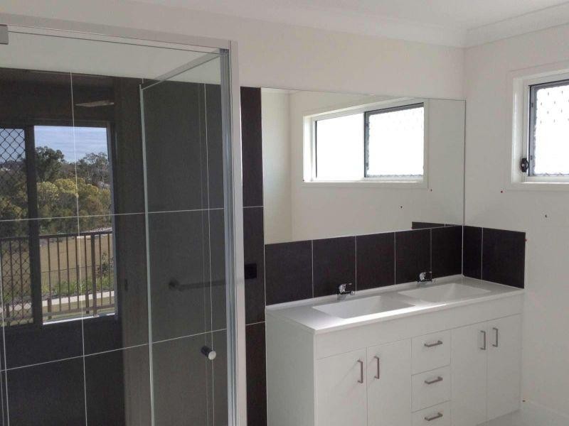 8 Mapleton Drive, North Lakes QLD 4509