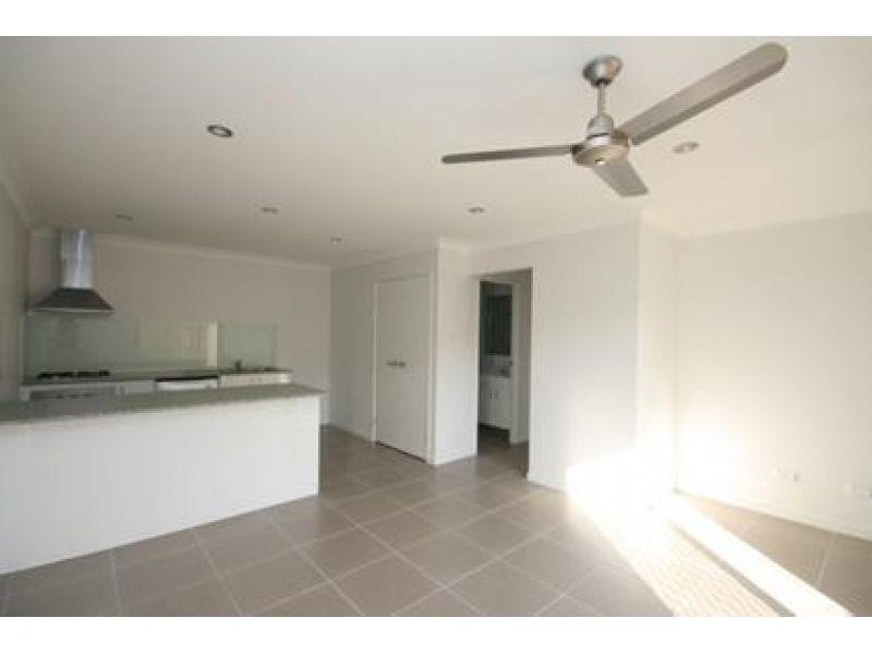 2/1 Lygon Place, Kallangur QLD 4503