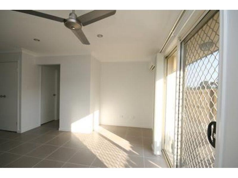 2/1 Lygon Place, Kallangur QLD 4503