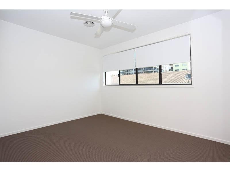 2/148 Mein Street, Scarborough QLD 4020