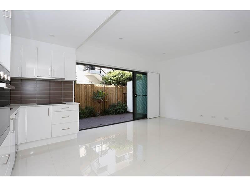 2/148 Mein Street, Scarborough QLD 4020