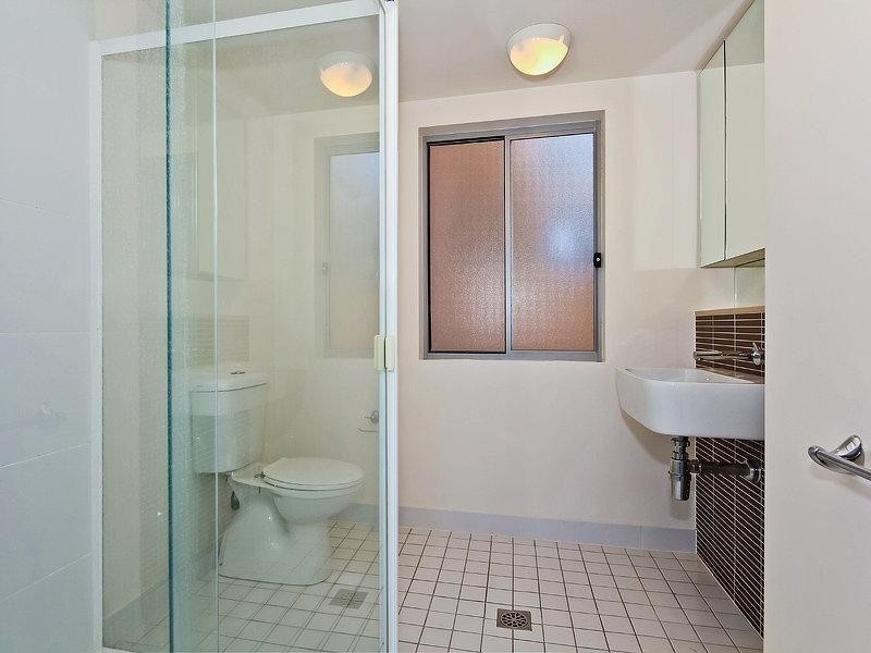 423/66 Sickle Avenue, Hope Island QLD 4212