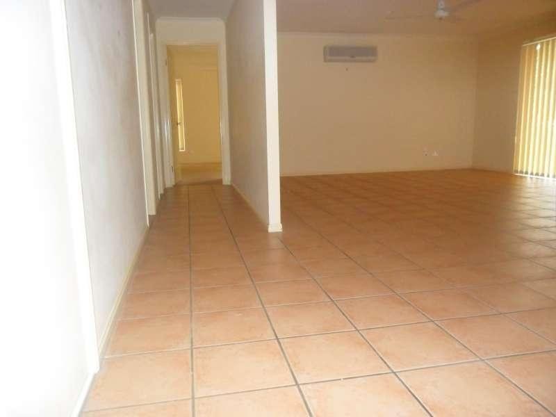 15 Ingles Circuit, Arundel QLD 4214