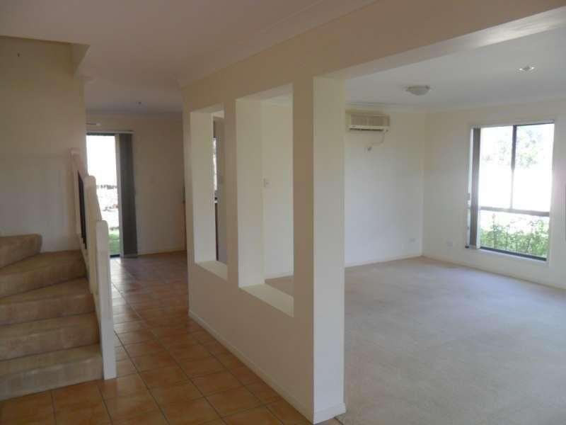 76 Ingles Circuit, Arundel QLD 4214