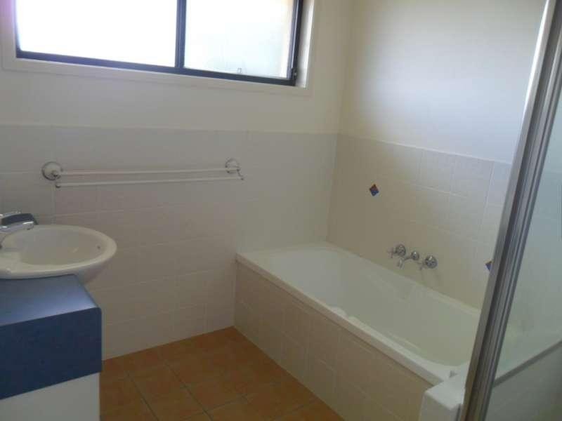 76 Ingles Circuit, Arundel QLD 4214