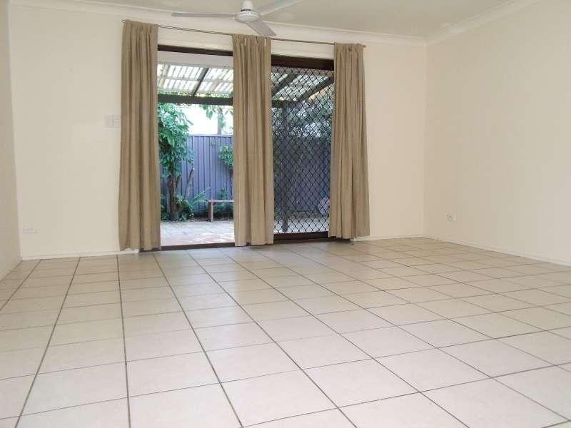 2/38 Middle Street, Labrador QLD 4215