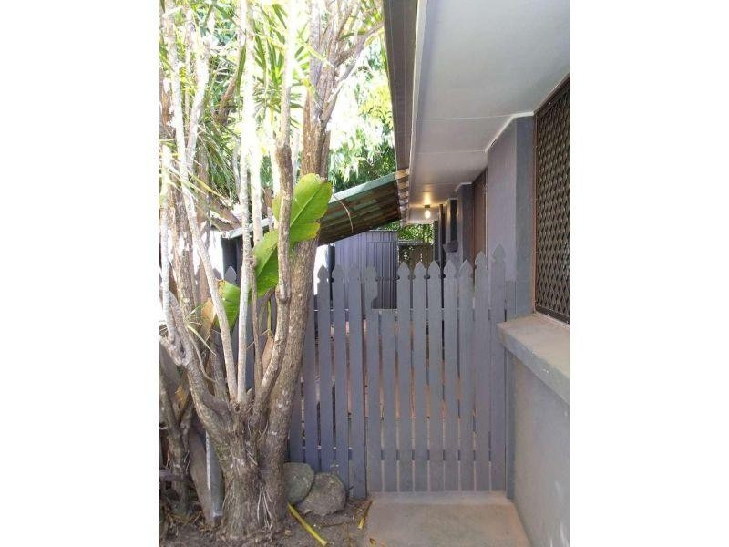 2/38 Middle Street, Labrador QLD 4215