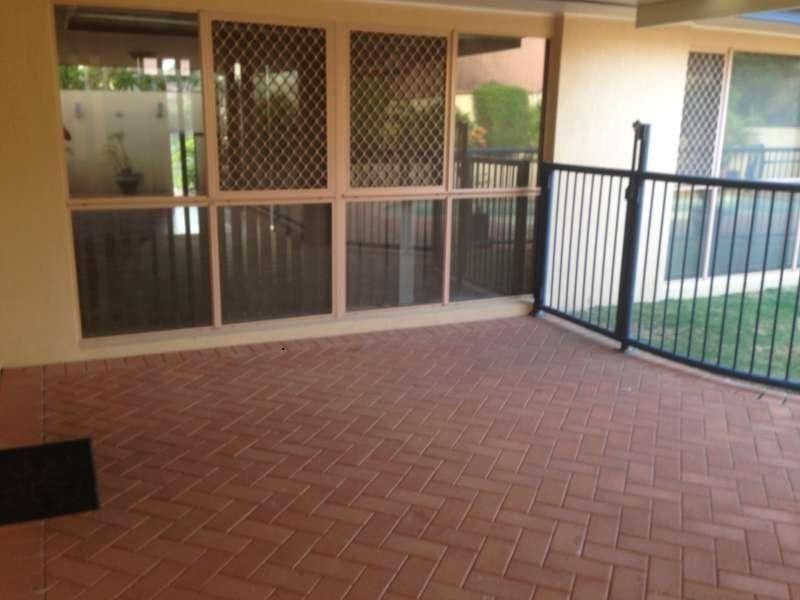 25 Nottinghill Gate Drive, Arundel QLD 4214