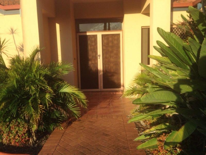 25 Nottinghill Gate Drive, Arundel QLD 4214