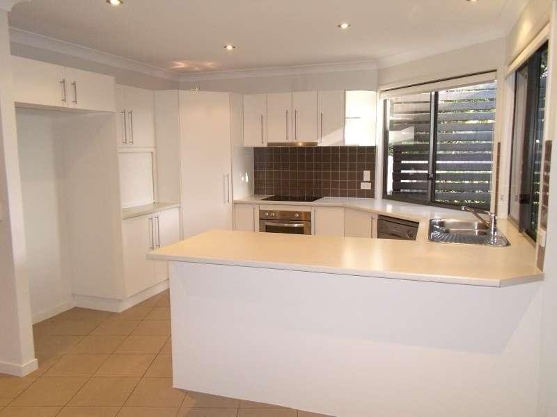 12 Brooke Avenue, Southport QLD 4215