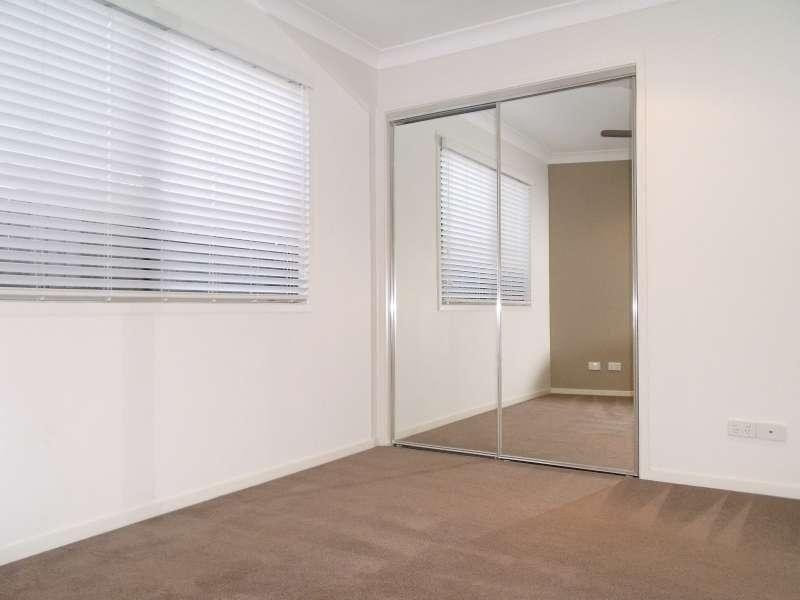 12 Brooke Avenue, Southport QLD 4215