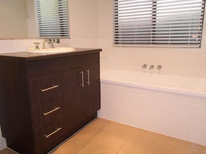 12 Brooke Avenue, Southport QLD 4215