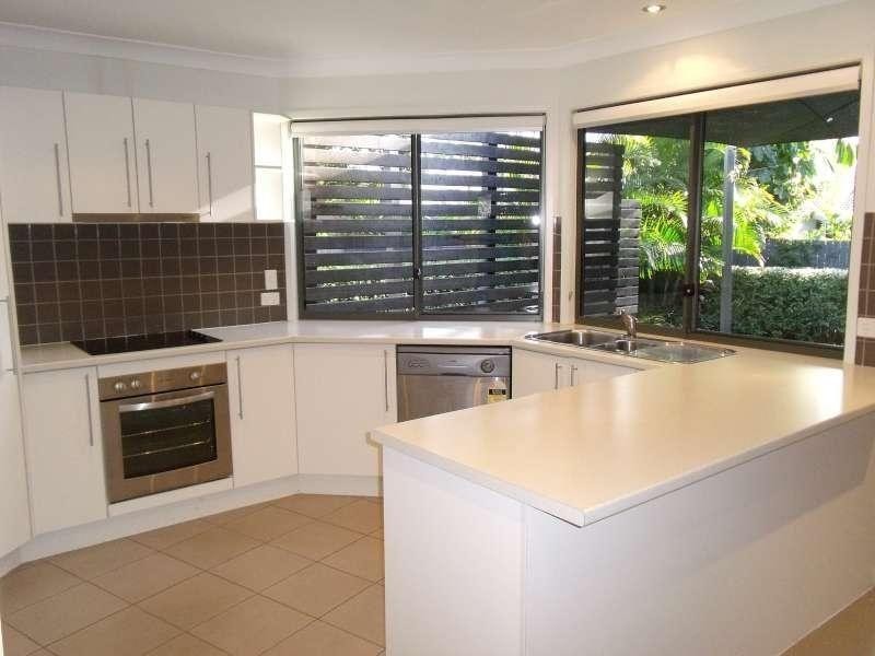 12 Brooke Avenue, Southport QLD 4215