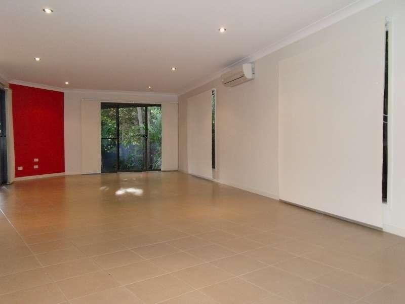 12 Brooke Avenue, Southport QLD 4215