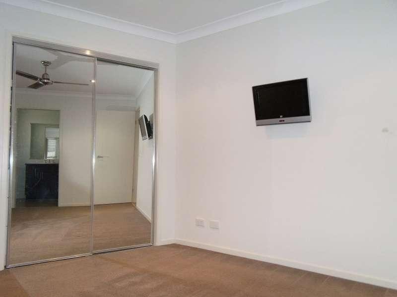 12 Brooke Avenue, Southport QLD 4215