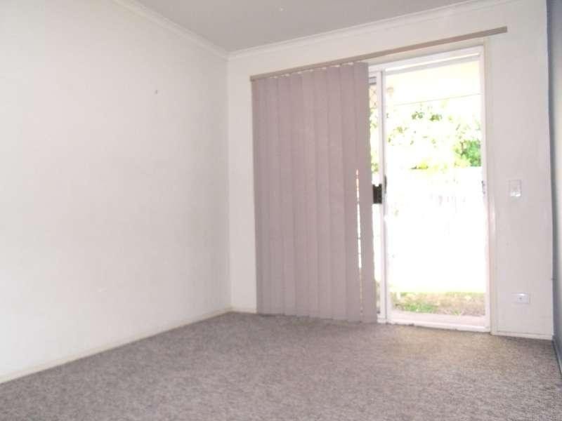 1/182 Whiting Street, Labrador QLD 4215