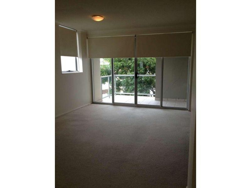 4/5 Carey Lane, Southport QLD 4215