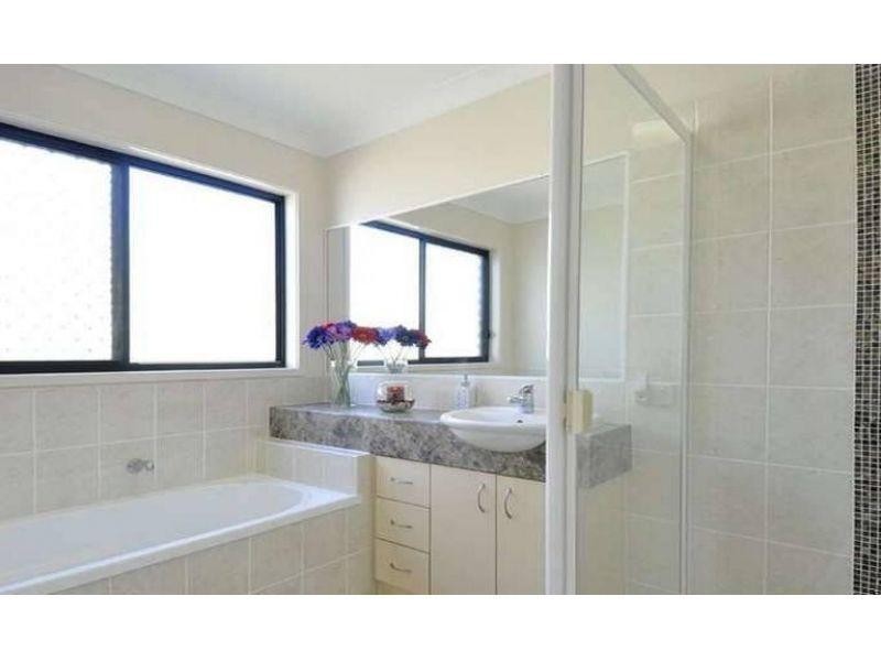 4 Gerard Street, Pacific Pines QLD 4211