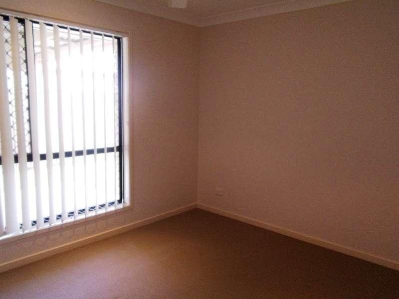 4 Gerard Street, Pacific Pines QLD 4211