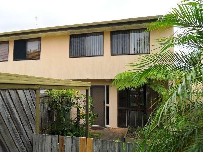 4/111 Little Usher Avenue, Labrador QLD 4215
